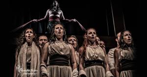 AHERUSIA: Θεατρική παράσταση «ΠΡΟΜΗΘΕΑΣ – Εφτά αρχές στο να είναι κανείς ανίκητος»